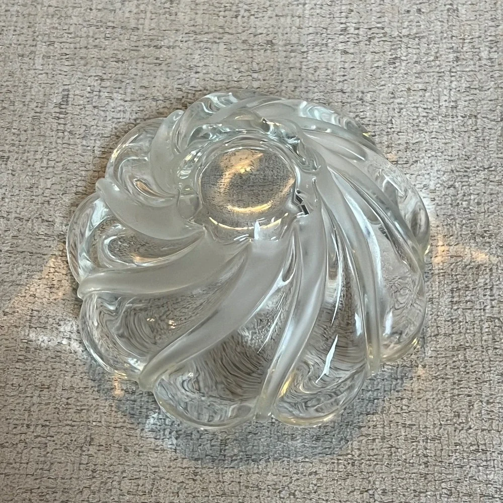 Vintage Mikasa Swirl‎ Frosted Clear Art Glass Scalloped Bowl Candy Dish 5.5 Inch